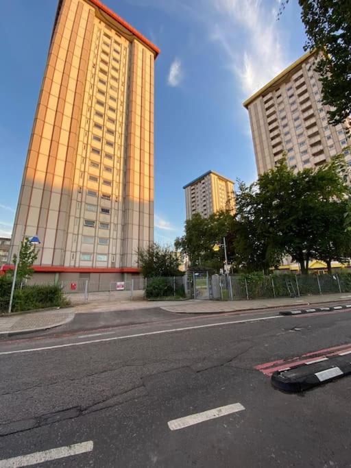 Comfy Entire Flat With City View Balcony In Regents Park, Camden, Central London Apartment ภายนอก รูปภาพ